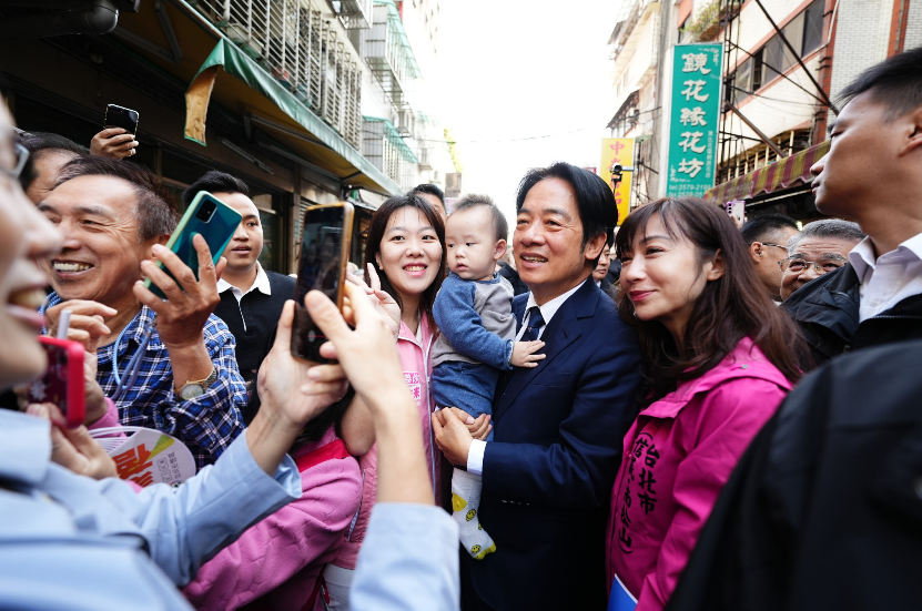 國際社會關注我國總統大選。圖為民進黨總統候選人賴清德替黨籍立委候選人許淑華站台。 圖：賴清德競總提供