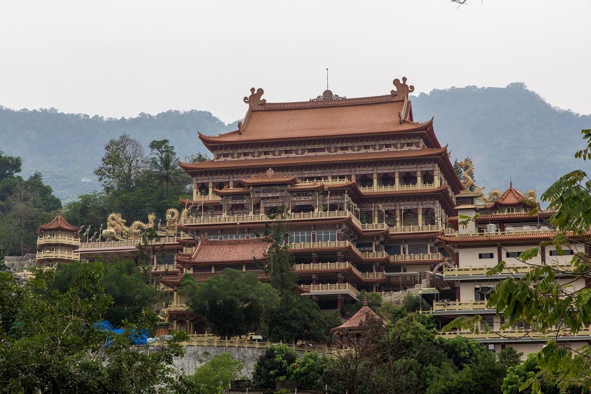 內政部近期接獲部分宗教人士反映，有人謠傳政府要向寺廟增加稅收，今（5）日嚴正澄清這是假訊息。圖為台南南化的寺廟紫竹寺。（示意圖） 圖：台南市政府觀光旅遊局／提供