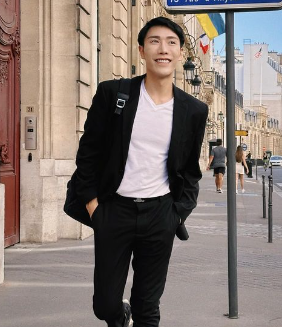 小吳分享最近開始找英文老師要學習英文。 圖：翻攝自見習網美小吳IG