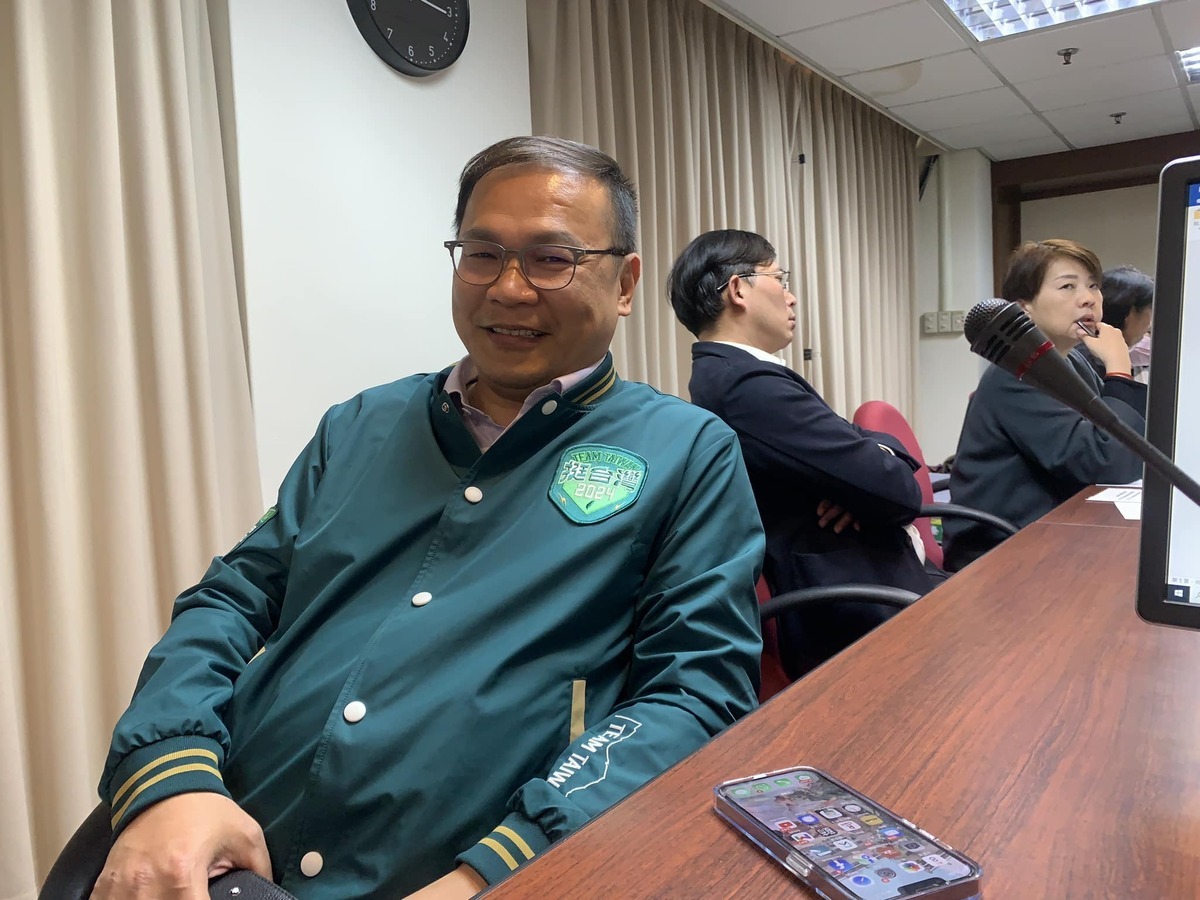 王義川與黃國昌出席總統候選人辯論協商會。 圖：翻攝自王義川臉書