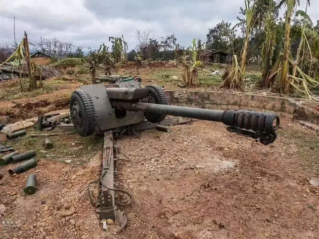 緬同盟軍(反叛軍)缺少重武器，難以攻打堅固陣地，但緬軍卻有砲兵支援。 圖：翻攝自騰訊網