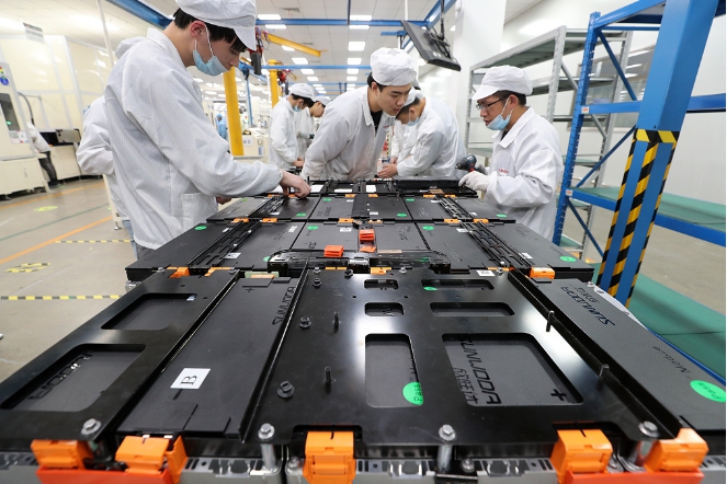 中國電動車的電池生產。 圖 : 翻攝自薪華網
