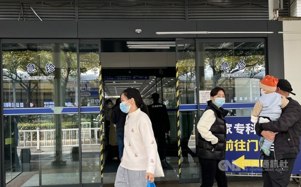 中國呼吸道疫情嚴峻 官方發布戴口罩指引