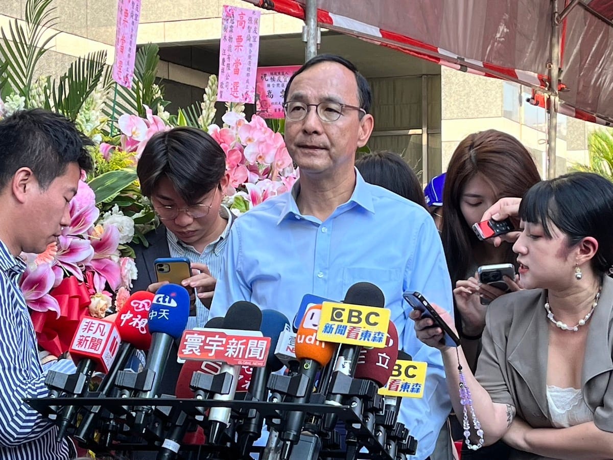 國民黨主席朱立倫今(10)日針對柯文哲批藍營高層吃相喝辣做出回應。 圖：金大鈞/攝