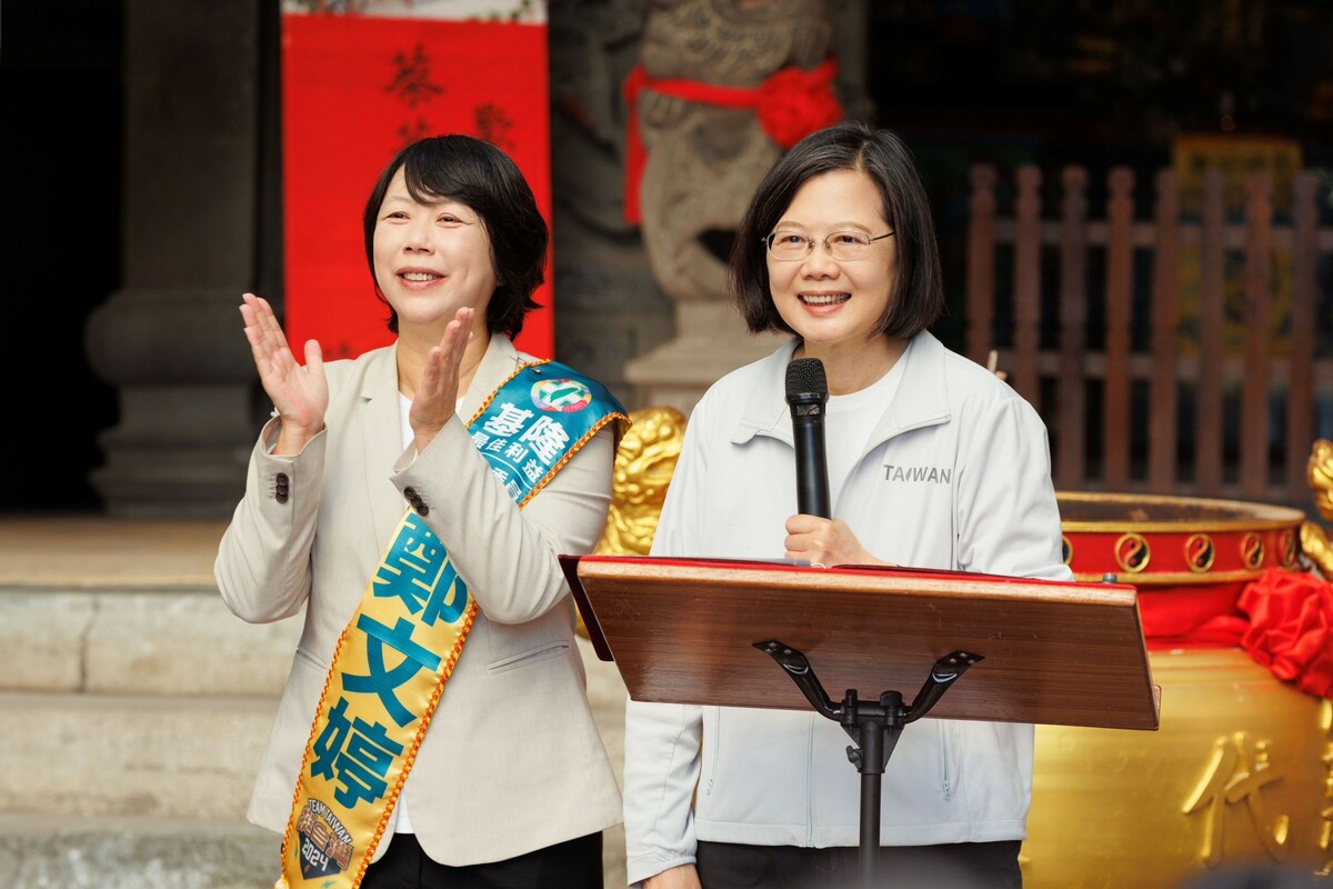 總統蔡英文今(10)日到基隆相挺黨籍立委候選人鄭文婷。 圖：鄭文婷競選辦公室/提供