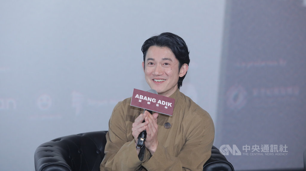 演員吳慷仁憑藉電影「富都青年」成為新科金馬影帝，他10日出席大馬電影分享會表示，拍攝這部電影彷彿是冥冥中的一種召喚，訴說著馬來西亞的故事。 圖：中央社提供