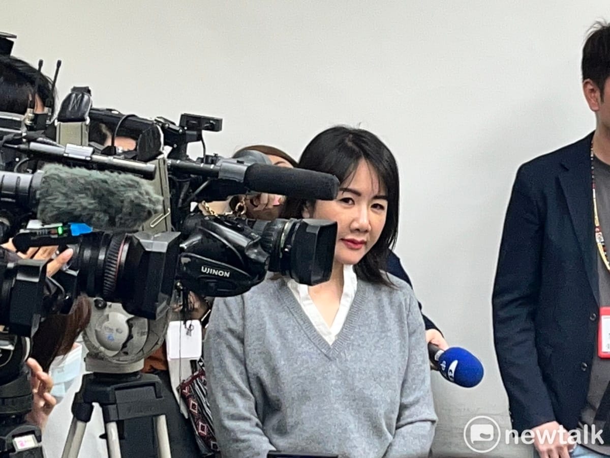 國民黨立委謝衣鳳直闖民進黨記者會，但一語不發。 圖：金大鈞/攝