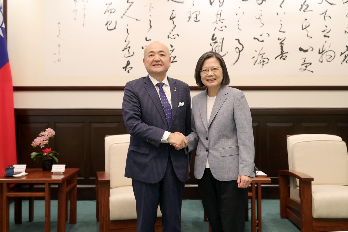 總統蔡英文與日本台灣交流協會台北事務所新任代表片山和之（左） 圖：總統府提供