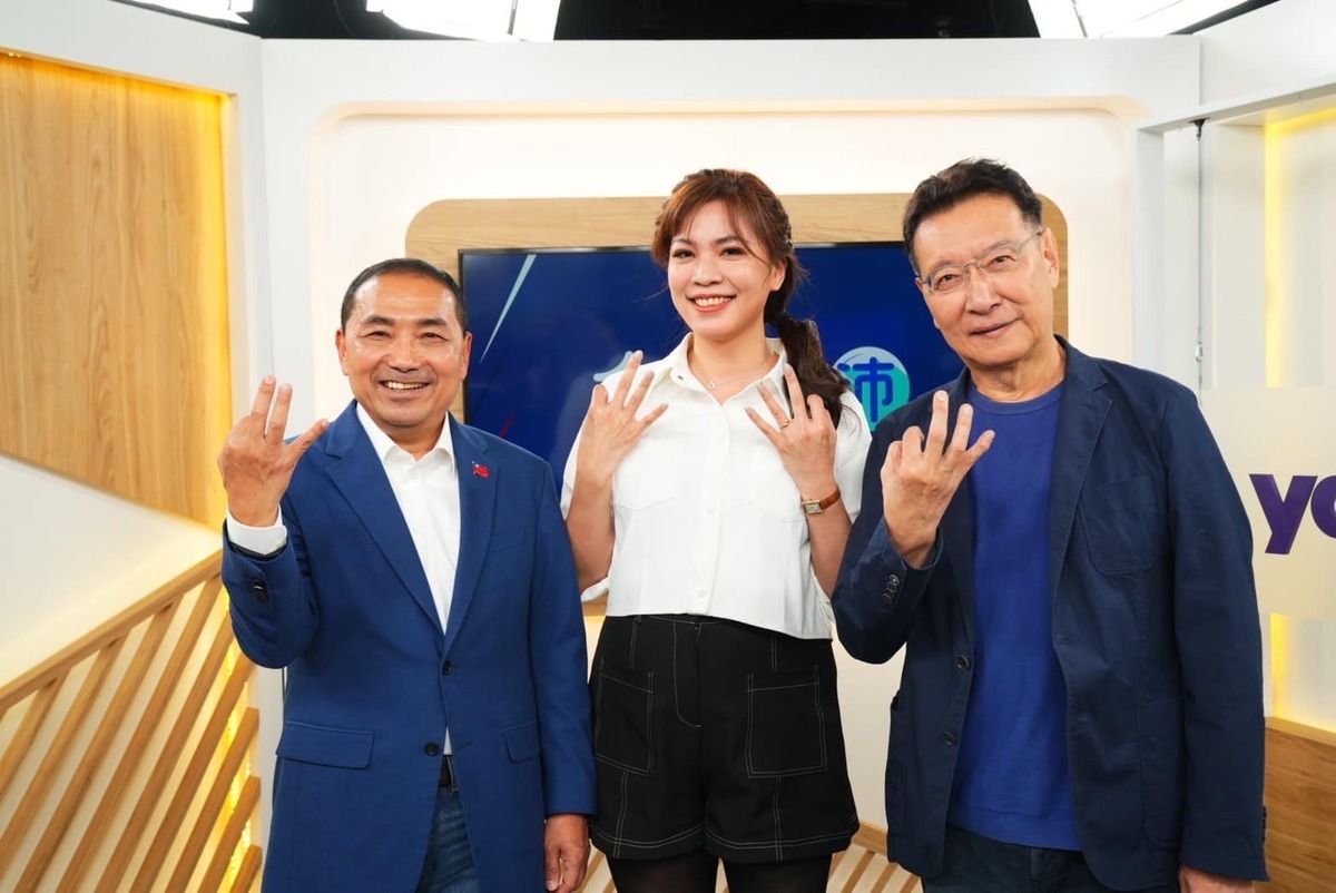 國民黨台北市議員鍾沛君今（11）日中午於「今天誰來沛」節目專訪專訪國民黨總統候選人侯友宜、副總統候選人趙少康，當對方談及少子化政見時，突然宣布懷孕喜訊。 圖：擷自鍾沛君臉書