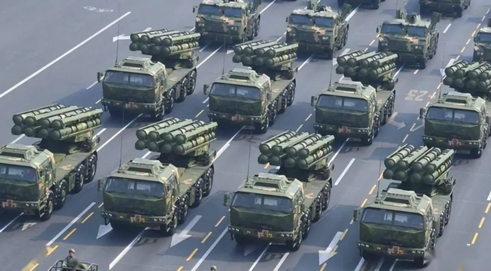 在去年 8 月份的對台軍事警巡和戰備演習中，解放軍出動 PHL-191 型車載火箭砲執行任務。 圖：翻攝自騰訊網
