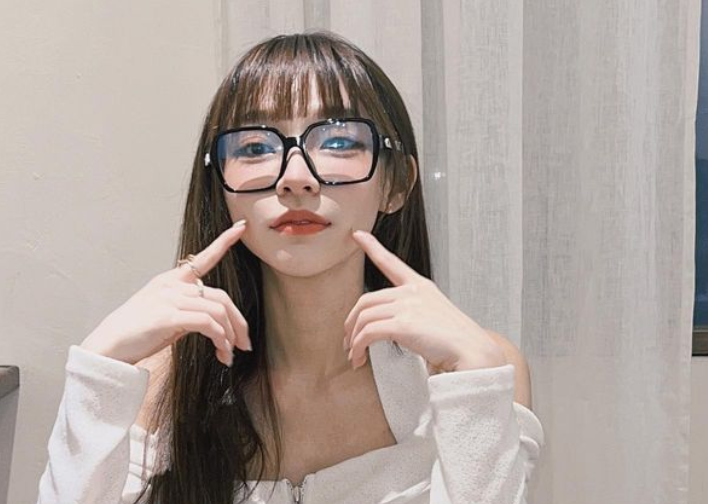 林襄提到最近的紓壓方式是打遊戲衝排位，為了想獲勝不小心熬夜了幾天，結果導致蕁麻疹發作，讓她無奈嘆道「抵抗力下降超級有感」。 圖：翻攝自林襄IG