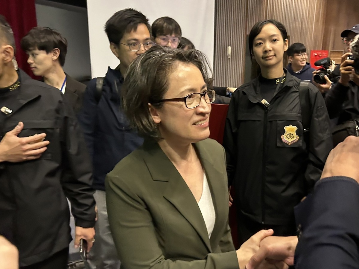 蕭美琴赴政大與青年座談。 圖：黃宣尹攝