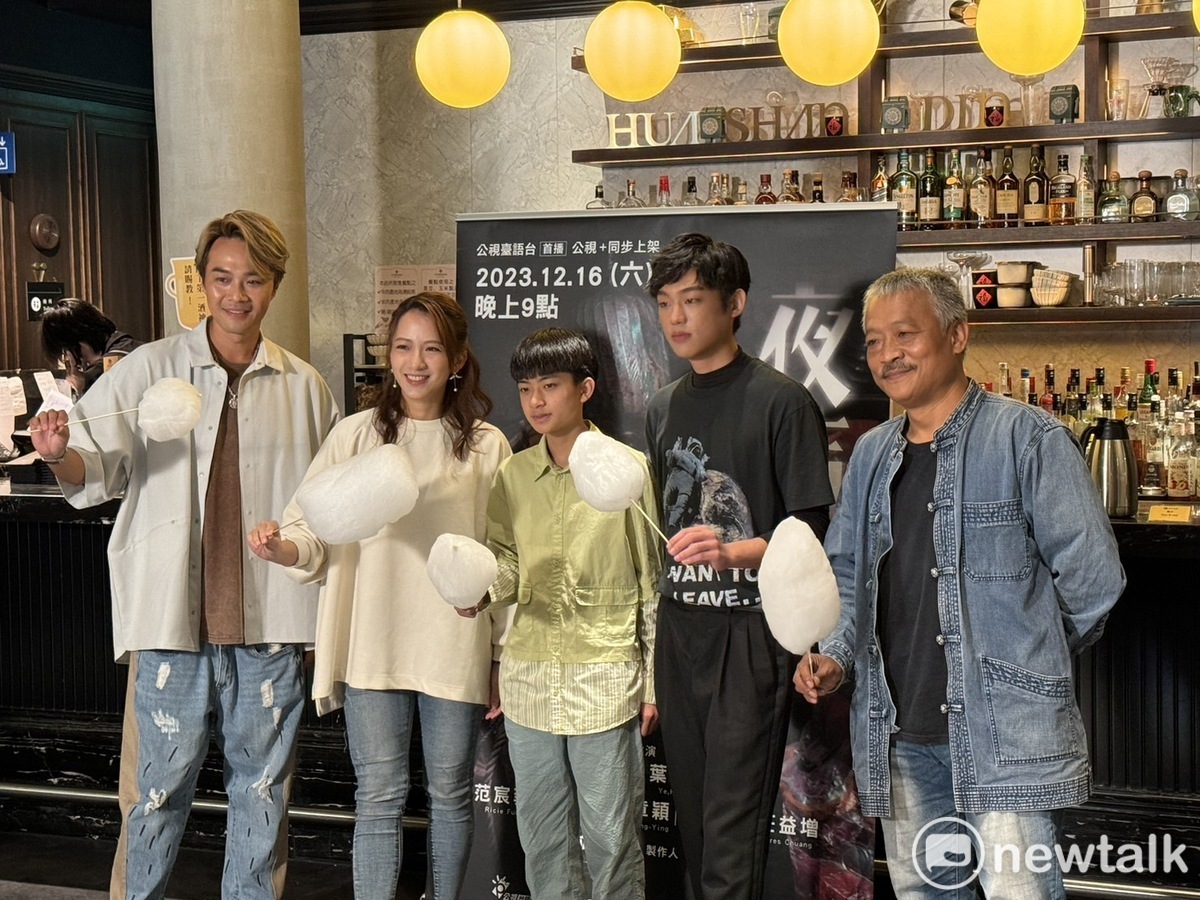 在劇中演出古蹟修復師的李銘忠、范宸菲、柯大堡、謝章穎，談起事前準備，眾口一致表示「捲棉花」令人印象深刻。 圖：謝莉慧/攝