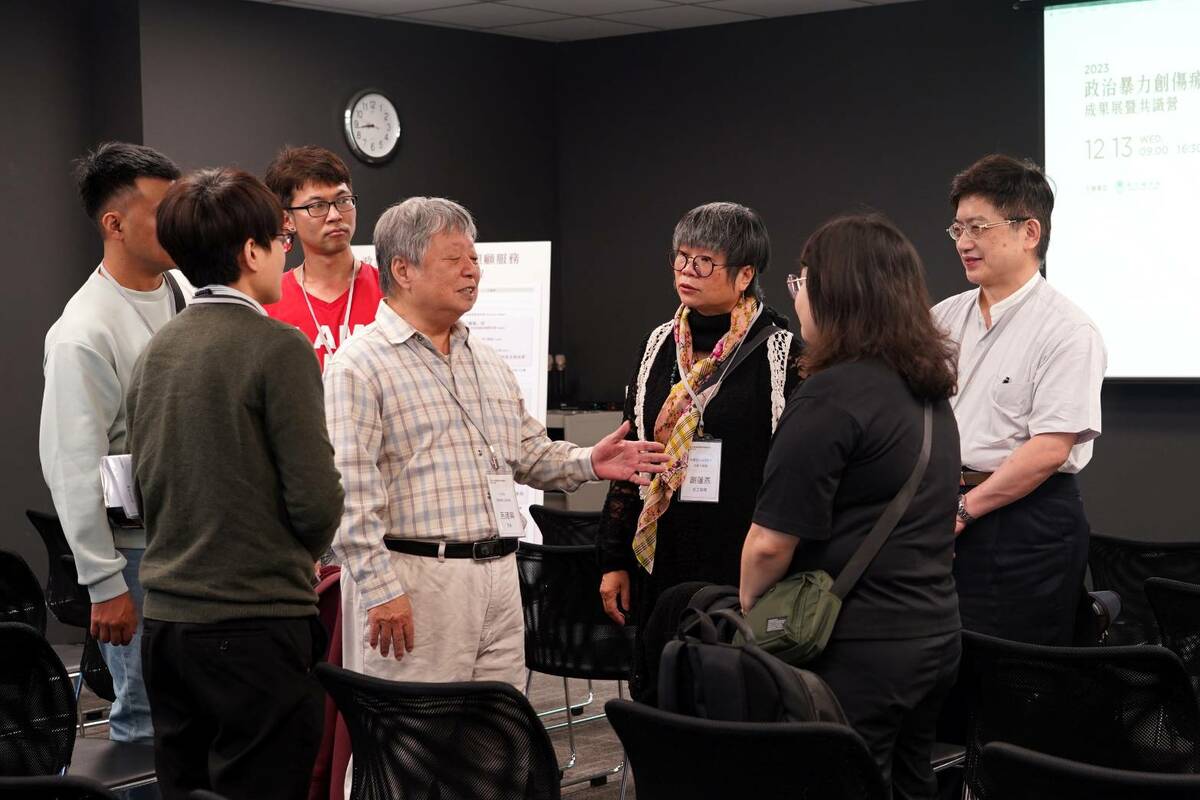 呂昱表示，感念到所有參與到衛福部近兩年來所推動的「政治暴力創傷療癒與照顧服務」這項志業的工作同仁們。 圖：呂昱提供。
