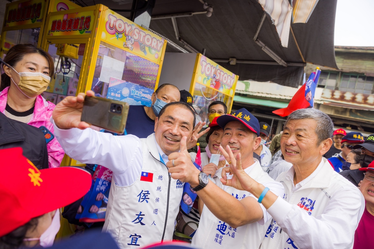 侯友宜今在高雄進行拜票行程。 圖：侯友宜競辦/提供
