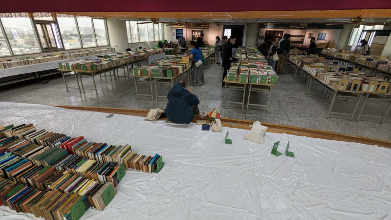 清華大學前教務長、物理系退休教授李怡嚴，年屆86歲，將自己的一生所得和收藏捐贈給清華大學，以支持其教學和研究發展。 圖：清華大學／提供