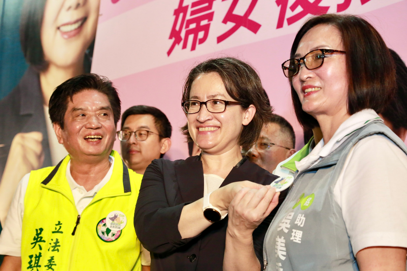 民進黨副總統候選人蕭美琴近來行程滿檔，圖為其赴新北市替立委吳琪銘站台。 圖：賴清德競總提供