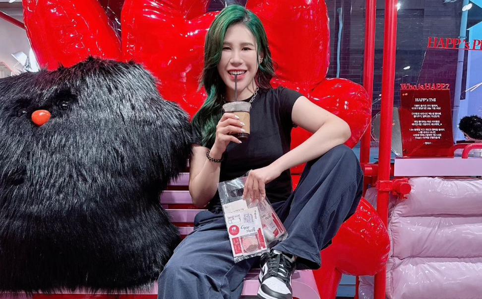 丹妮婊姐有話直說的率真個性和搞笑輕鬆的主持風格受到眾多粉絲喜愛。 圖：翻攝自丹妮婊姐星球IG