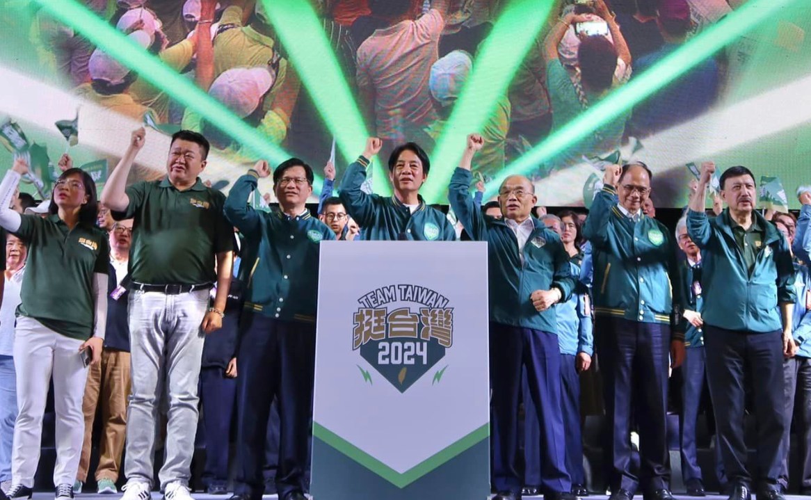 黃揚明指出，11月4日到板橋第一運動場出席新北競總成立造勢大會，是余天最後一次現身公開場合。 圖： 取自李坤城臉書