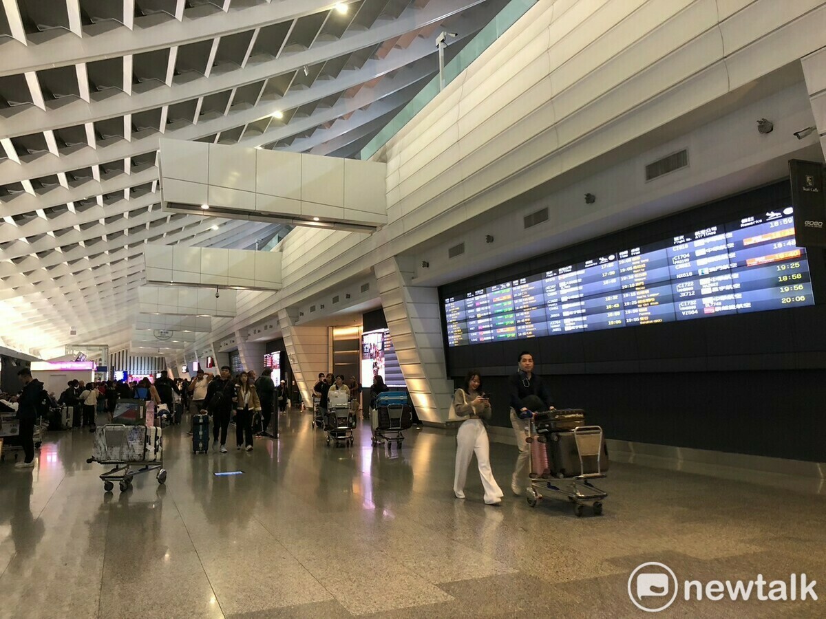 面對美國對等關稅政策與赴陸禁團令雙重壓力，國內旅行業者期盼重啟2021至2023年每年編列1億元的「促進旅行業發展基金」。觀光署署長周永暉今(27)日受訪時表示，交通部預計在7月底前提出新的振興方案。 圖：林冠妤／攝（資料照）