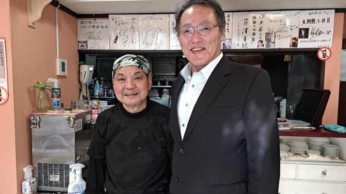 日本議員松丸誠亦到餐廳內對老闆表達支持。 圖：翻攝自X帳號「@seiryukai」