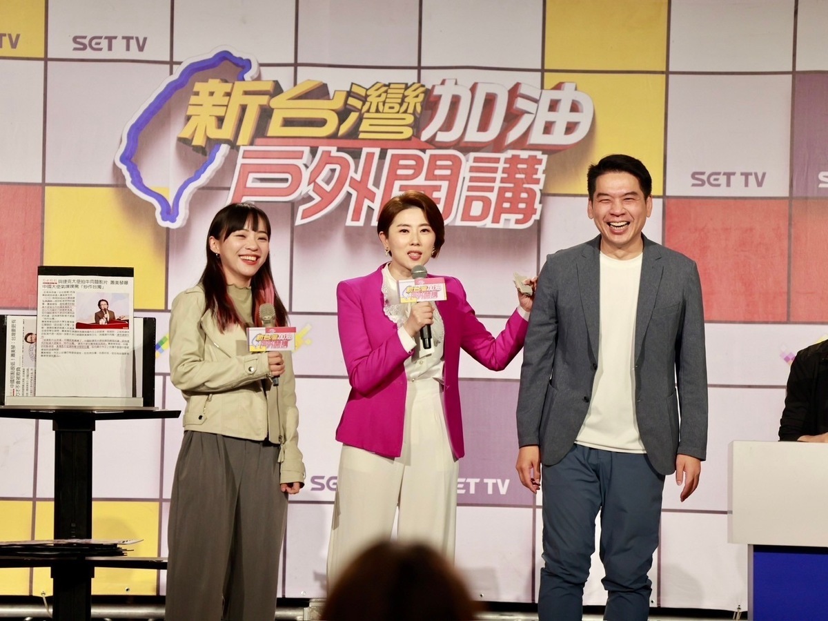 「新台灣加油」邀李柏毅(右)參加，黃捷(左)扮神秘嘉賓。 圖：李柏毅競總/提供