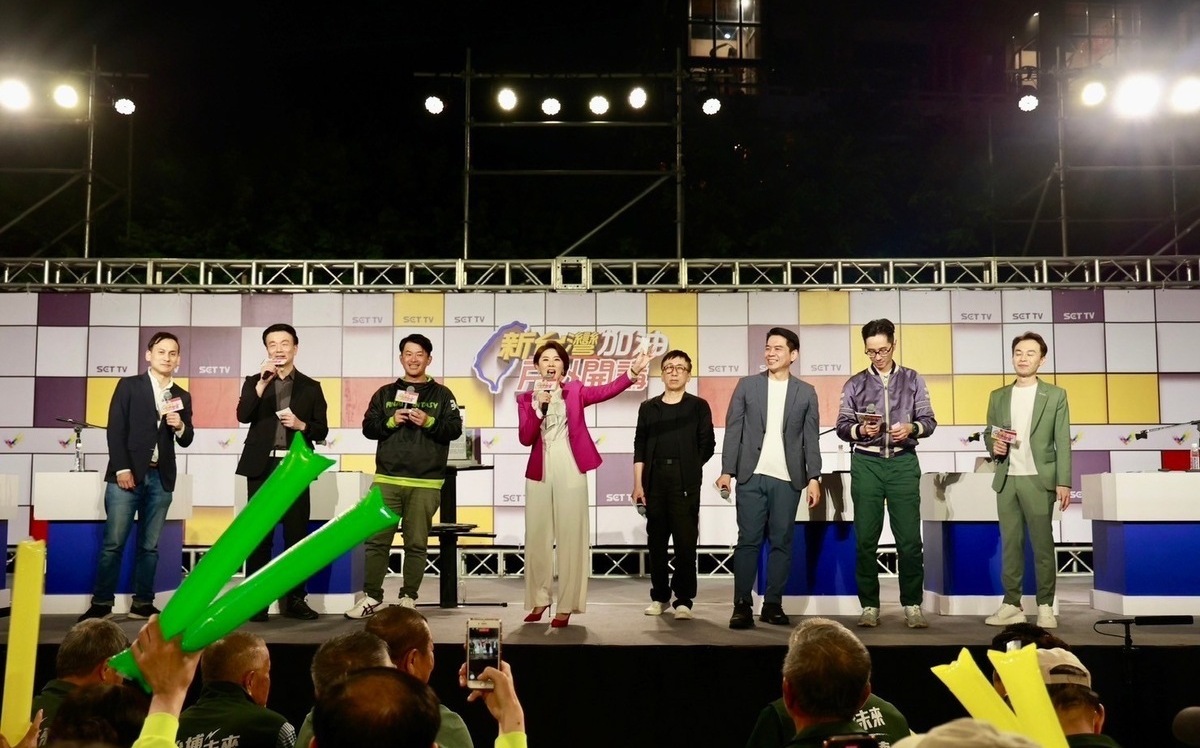 政論戶外開講千人到場！李柏毅與名嘴齊轟「戰鬥藍槍口對內」
