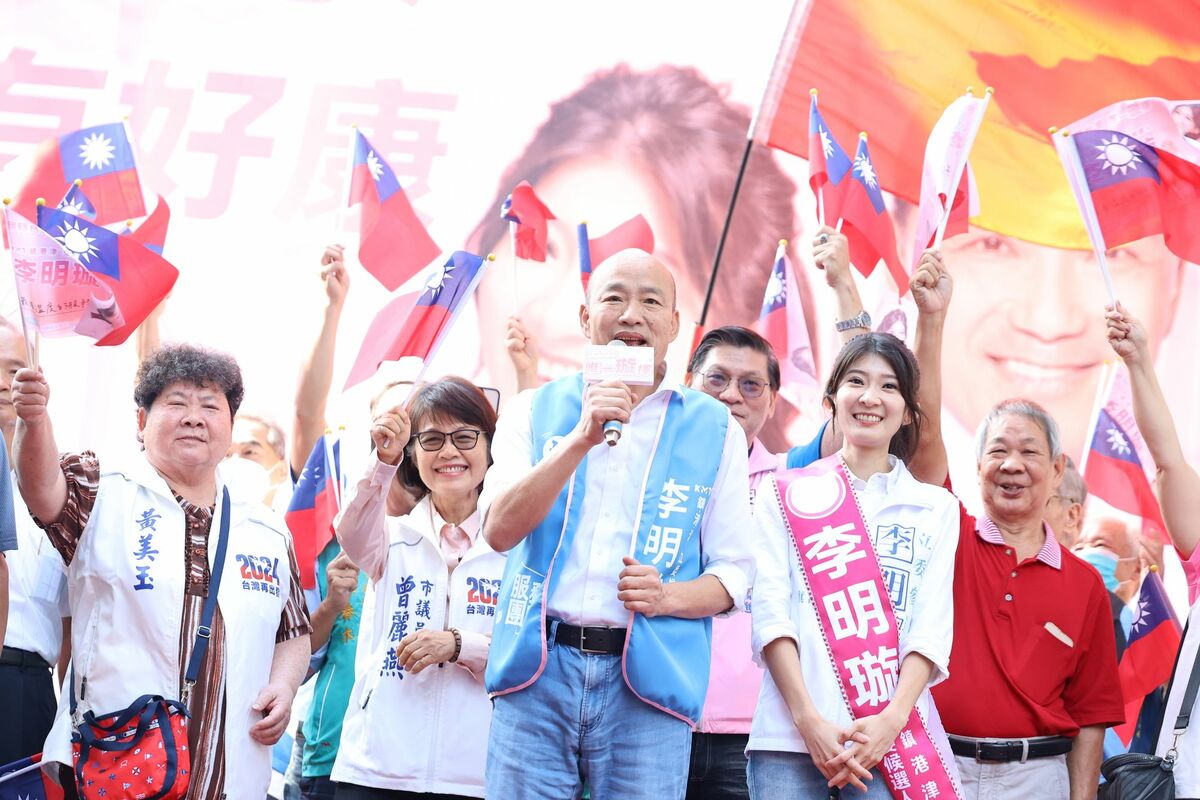 韓國瑜(中)替李明璇(右二)站台。 圖：李明璇競總/提供