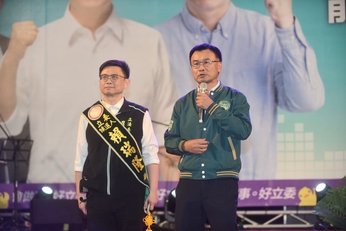 陳吉仲(右)為賴瑞隆(左)站台。 圖：賴瑞隆競總/提供