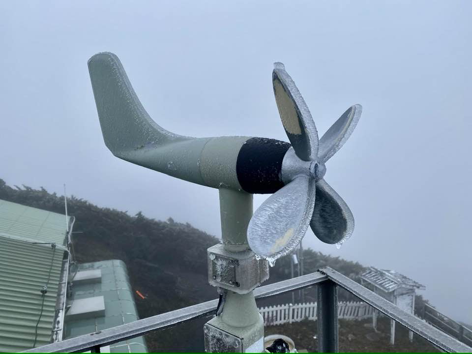 小飛機風標結冰！ 鄭明典：研判清晨玉山有凍雨現象