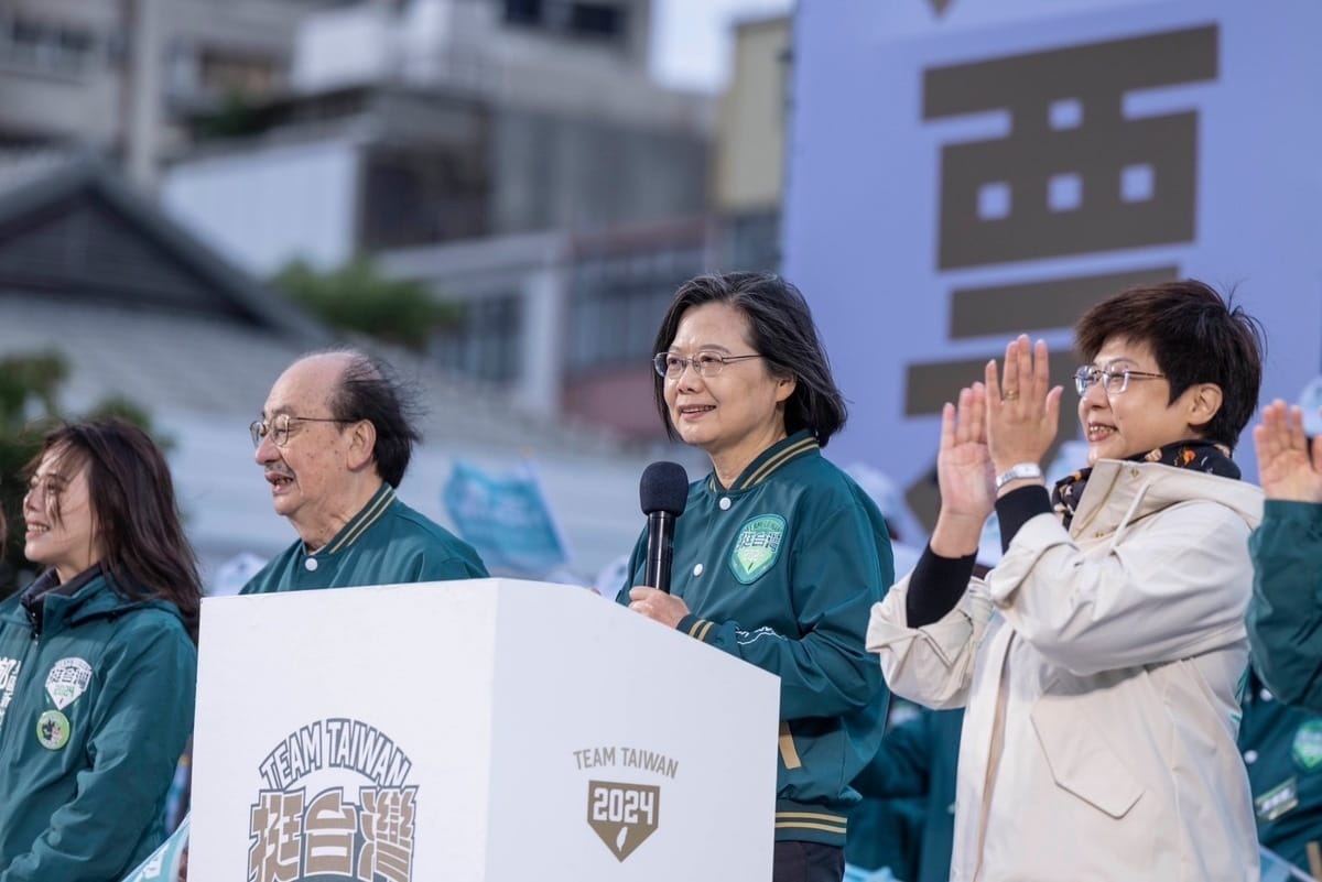 總統蔡英文16日替民進黨新竹市立委候選人林志潔站台。 圖：林志潔競總提供