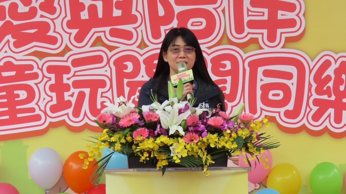 林瑩蓉局長強調，愛與陪伴是維繫家庭關係的重要因子，用關心、諒解、陪伴讓藥癮者能更堅定的脫離毒癮，本系列活動已在鼓山、鳳山、大寮、小港辦理，未來將持續至各區推動，以關懷涉毒高風險家庭、強化家庭支持力為出發，並深入社區家庭建立正確的毒品防制觀念。 圖：高雄市毒防局提供