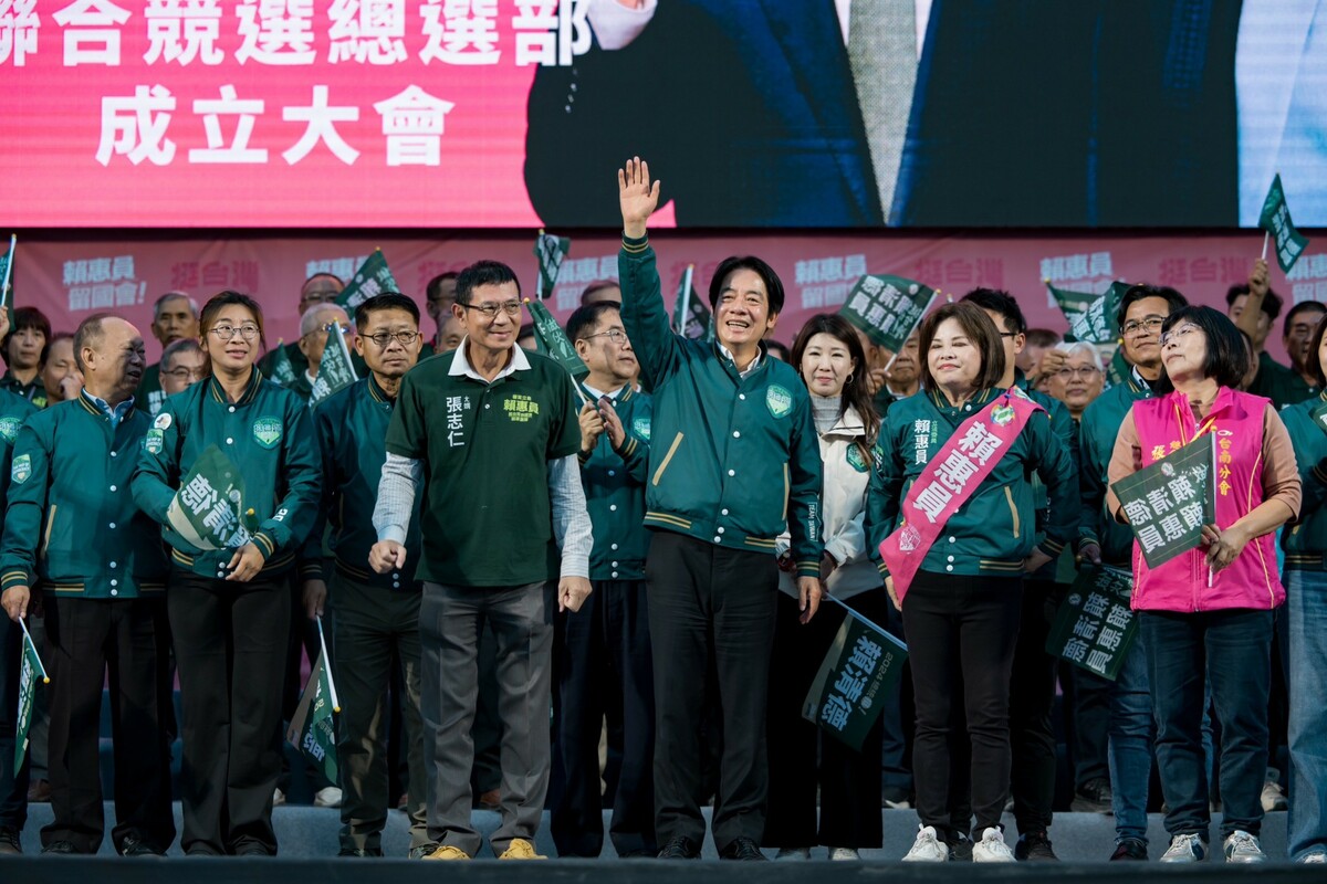 民主進步黨主席暨總統候選人賴清德今日（17）在台南行程滿檔，下午出席「賴清德、蕭美琴、賴惠員聯合競選總部成立大會」。 圖：賴清德競總提供