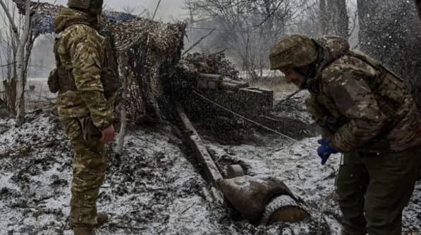 烏軍在冬季大雪裏對俄軍展開反攻。 圖 : 翻攝自空天力量