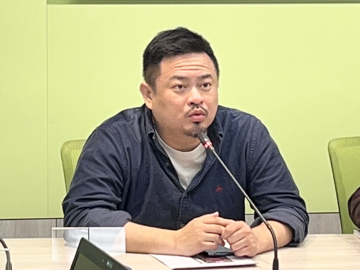 民進黨立院黨團副書記長洪申翰指這次選舉是台灣面向國際或鎖進中國的再次選擇。 圖：金大鈞/攝