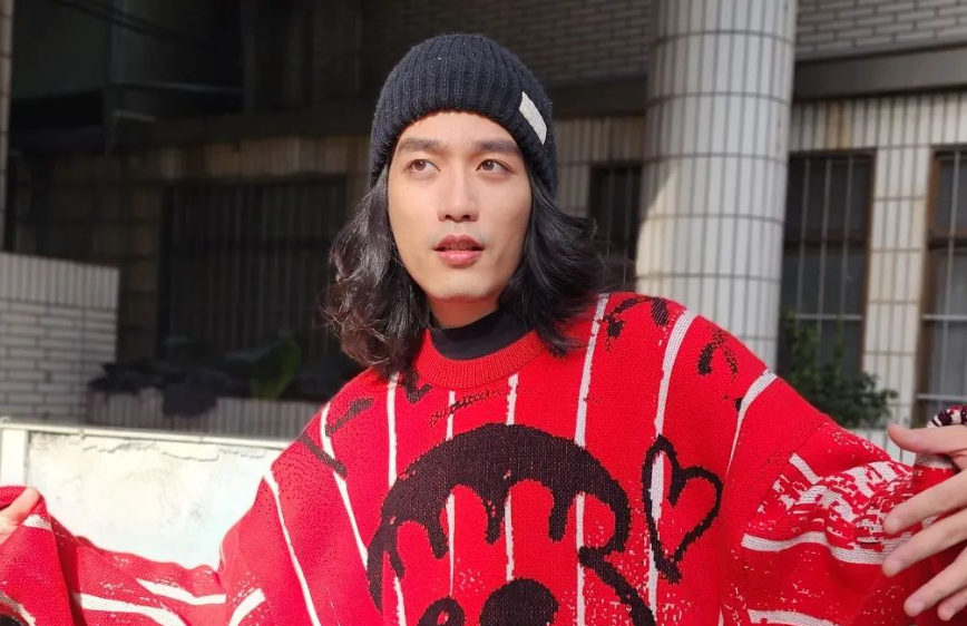 日前有一名女網友爆料RJ明明已有穩交4年的女友卻還劈腿約炮。 圖：翻攝自RJ阿傑IG