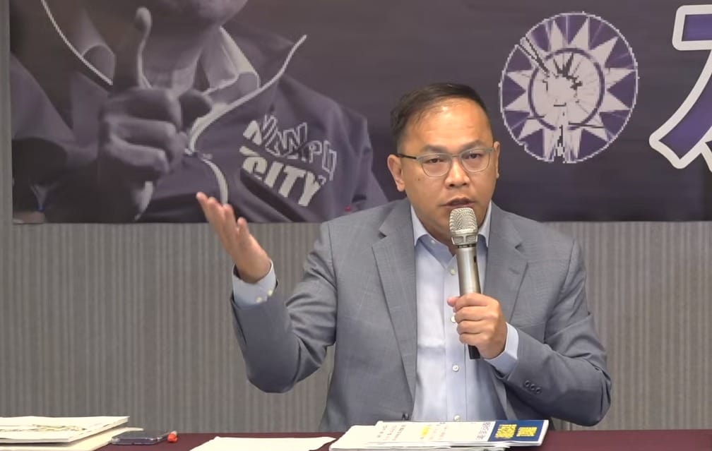 王義川表示，黃國昌從來沒有接受過任何一次的挑戰，黃國昌不敢接受他的辯論挑戰，他會每天上黃國昌的直播去問他。 圖：截自民進黨直播影片