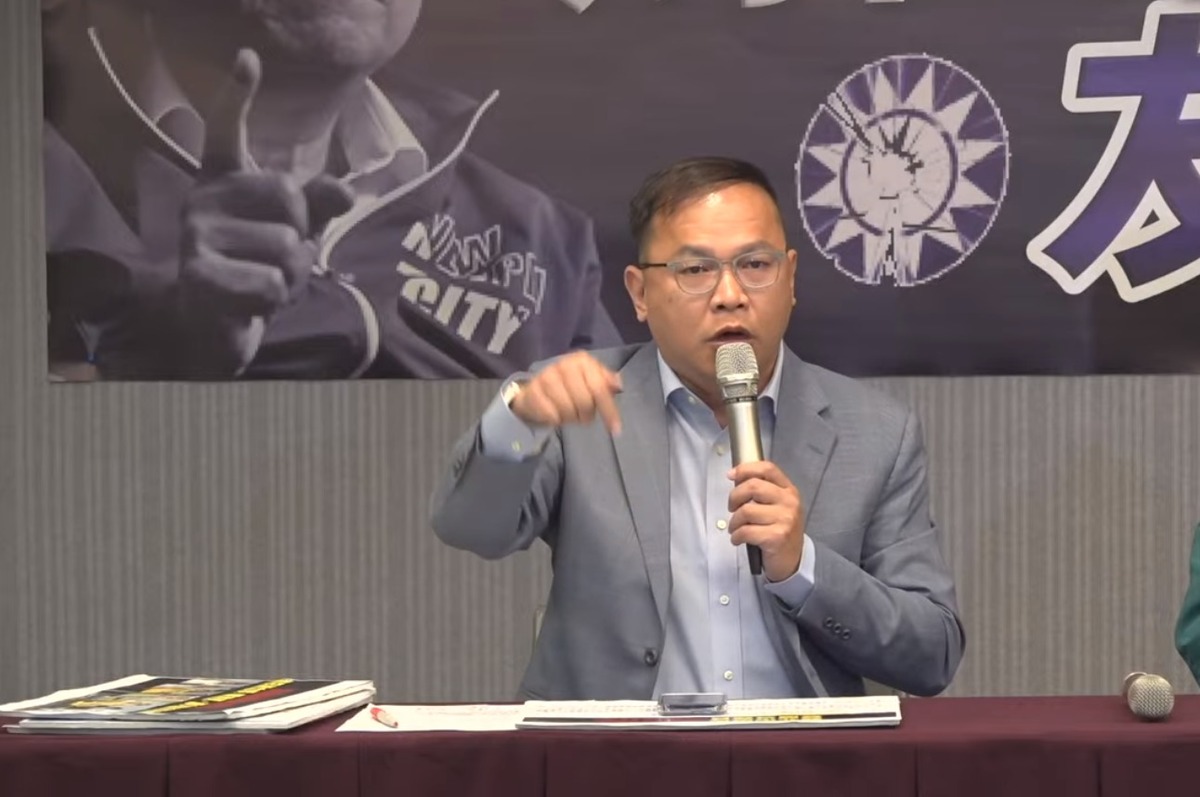 王義川怒批吳欣盈，總統、副總統不是來賺錢的，「妳要賺錢回妳的新光」，柯文哲也講清楚，你叫吳欣盈來賺什麼錢？ 圖：截自民進黨直播影片