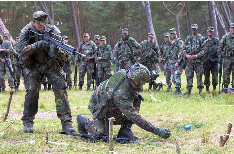 德國和立陶宛的國防部長簽署了德軍永久部署立陶宛的協議，大約 4,800 名德國士兵將被部署到立陶宛靠近俄羅斯的邊境。德軍示意圖。 圖 : 翻攝自維基百科