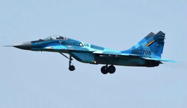 緬軍出動戰機攻擊反叛軍，以保護戰事不利的緬北軍隊。 圖 : 翻攝自雷姐的機械空間