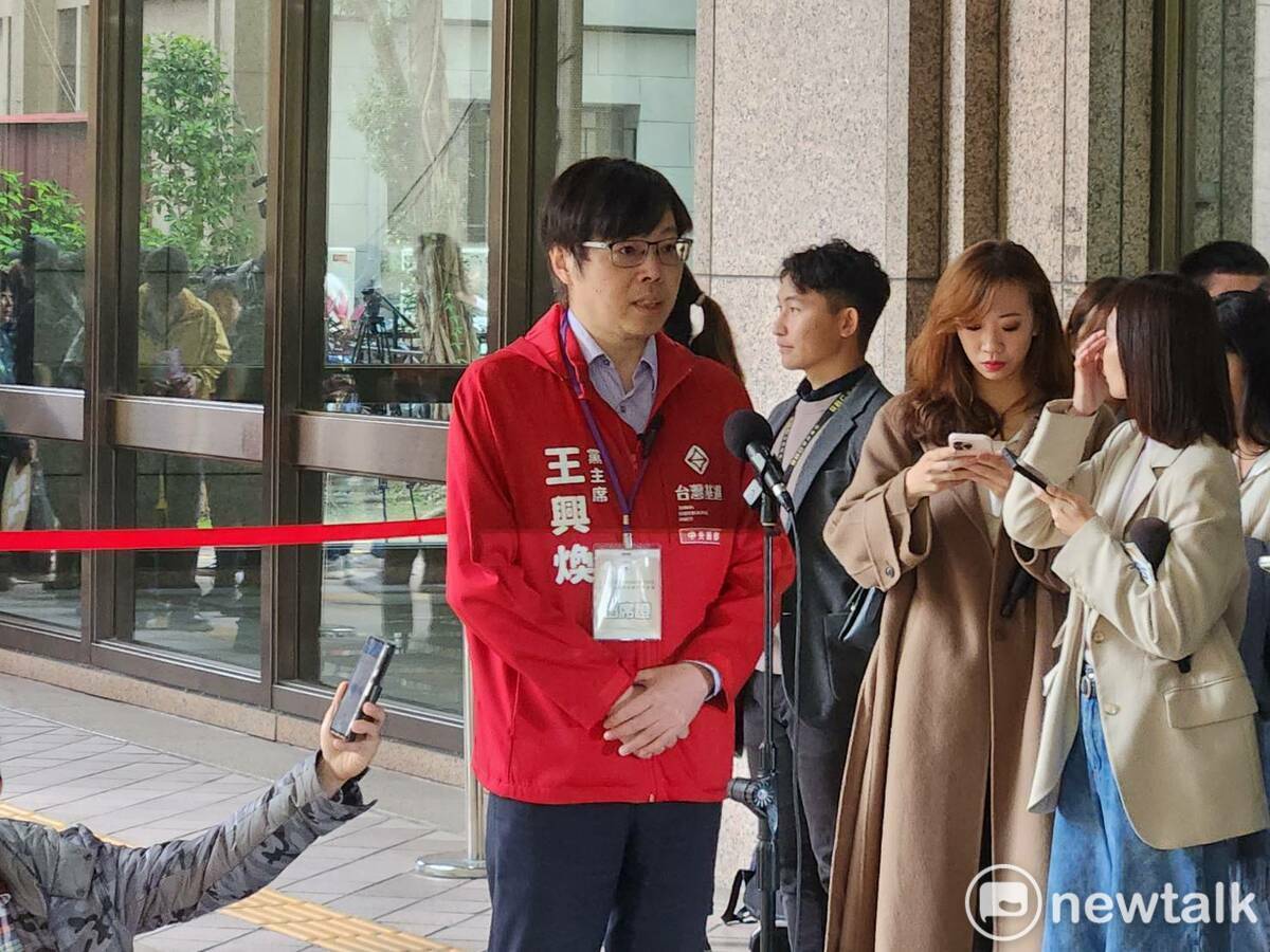 台灣基進由黨主席王興煥代表出席抽籤。 圖：黃建豪/攝