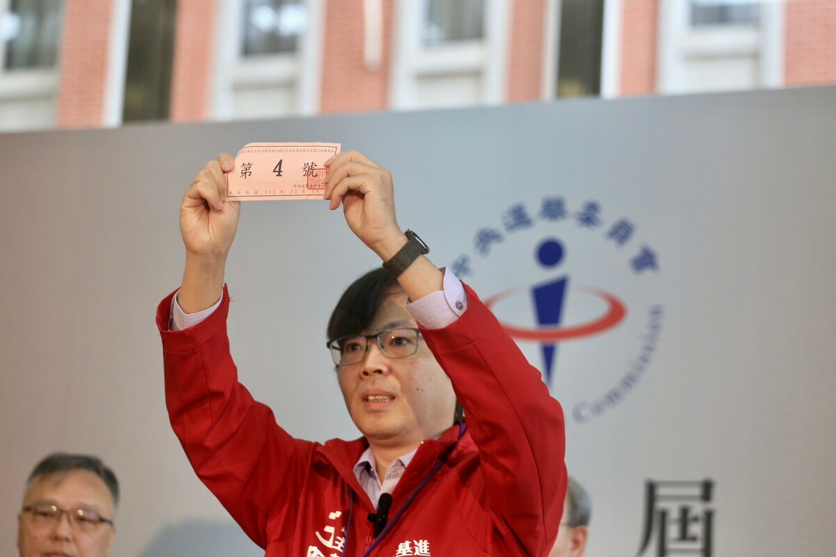 今（20）日中選會舉行不分區政黨票及區域立委號次抽籤，「罷韓第一政黨」台灣基進抽到政黨號次4號，並喊出「Just 4 Taiwan」。 圖：台灣基進/提供（資料照）