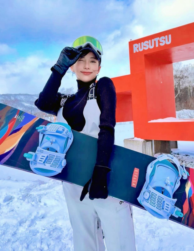 「Rakuten Girls」團長壯壯近日飛往日本北海道滑雪。 圖：翻攝自IG＠ula_shen_