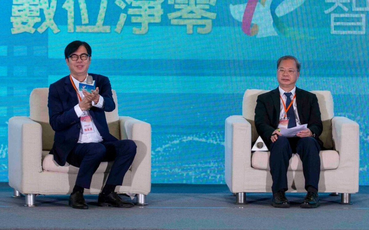 龔明鑫(右)與陳其邁(左)關鍵對談。 圖：孫家銘翻攝