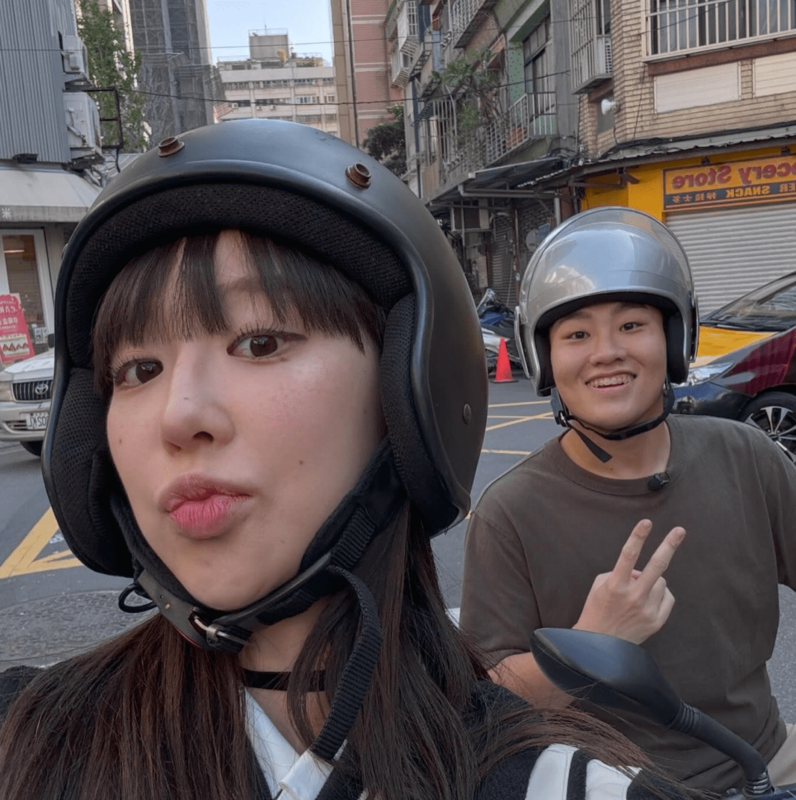 百萬YouTuber「Joeman」近日與小12歲的YTR「美麗妄娜」出門約會。 圖：翻攝自IG＠wanna10_4