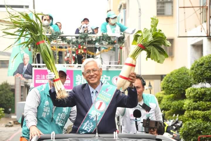 郭倍宏質疑高雄立委八仙過海就是只能投ㄧ個黨。 圖：翻攝郭倍宏臉書