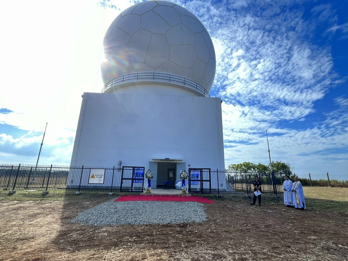 日本政府「首次」出口防衛裝備成品，交付日本製防空雷達給菲律賓空軍。 圖：翻攝「X」@FMangosingINQ