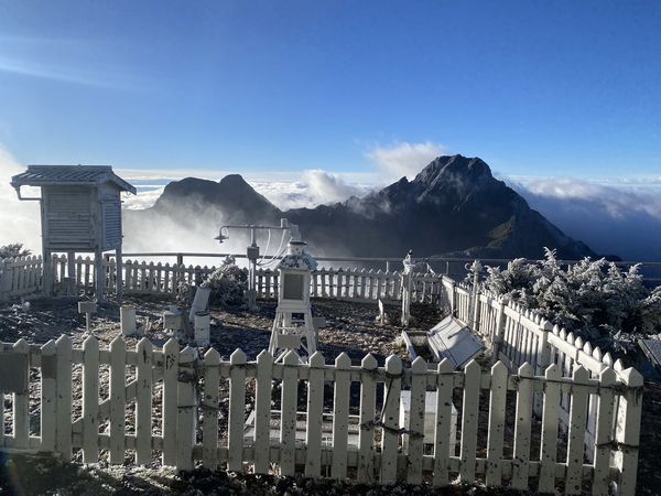 今(22)日冬至寒流發威，各地天氣寒冷，玉山今日清晨更出現低溫零下5.7度。 圖：中央氣象署／提供