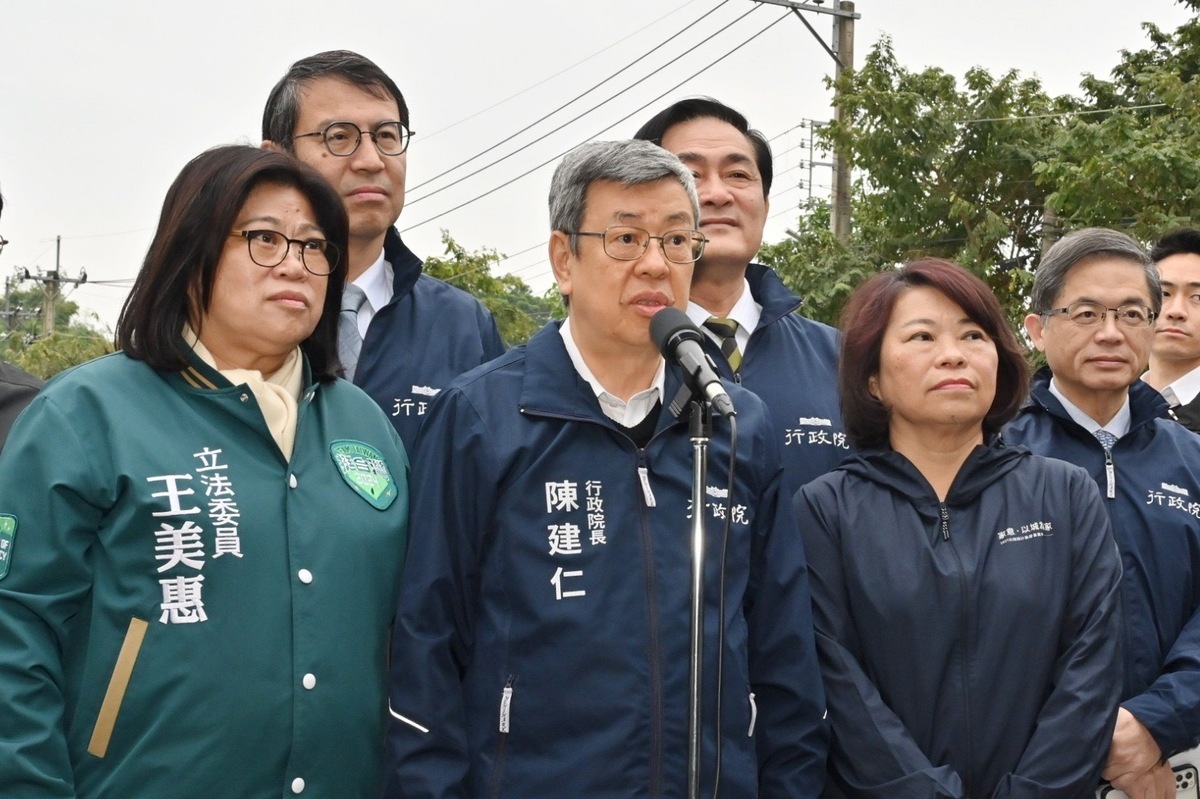 行政院長陳建仁今（22）天到嘉義市視察「嘉義市東義路及盧山橋改建工程」前受訪。 圖：行政院提供