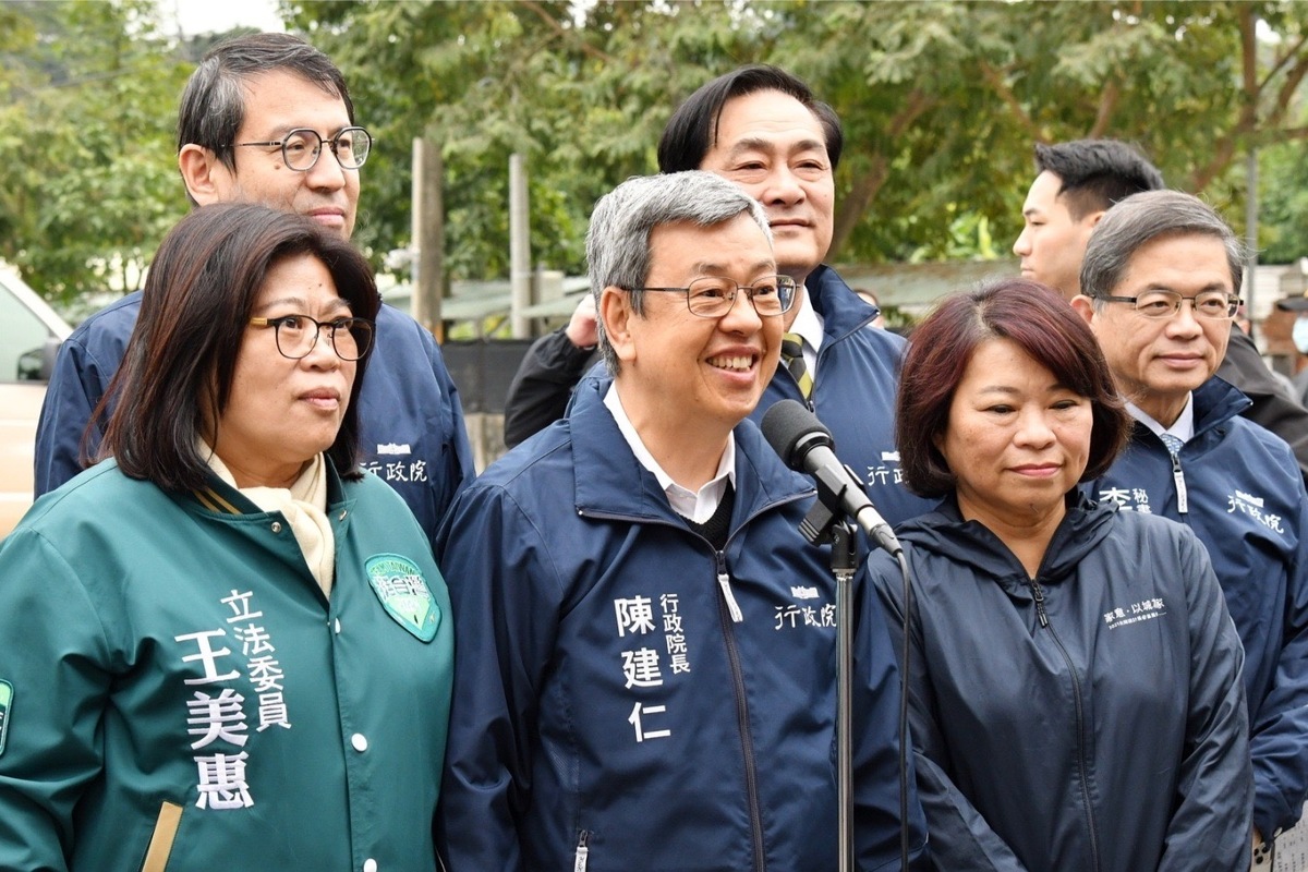 行政院長陳建仁今（22）天到嘉義市視察「嘉義市東義路及盧山橋改建工程」前受訪。 圖：行政院提供